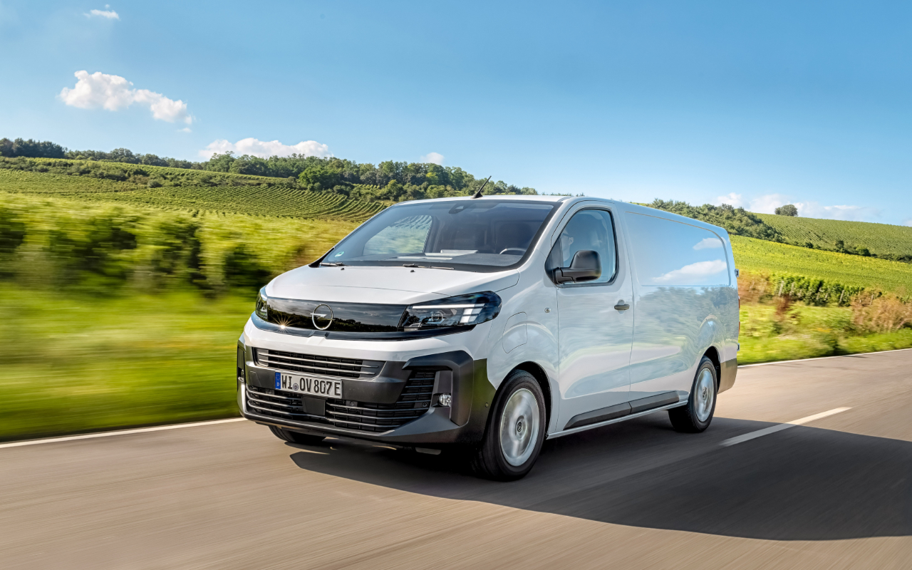 opel-vivaro-compie-25-anni-cos-nato-il-furgone-amato-dai-professionisti