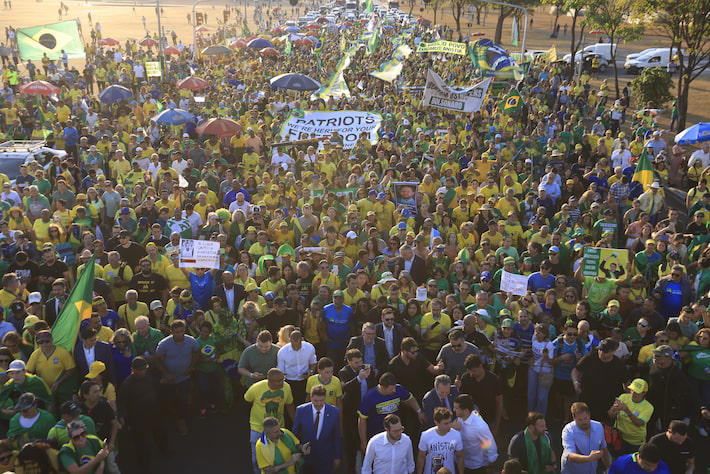 Bolsonaristas durante manifestação realizada na tarde desta terça-feira na Esplanada dos Ministérios Foto: Wilton Junior/Estadão