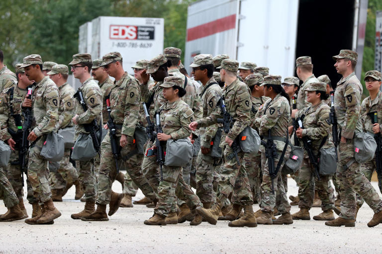 Photos: Texas National Guard troops arrive in Chicago area for Trump ...