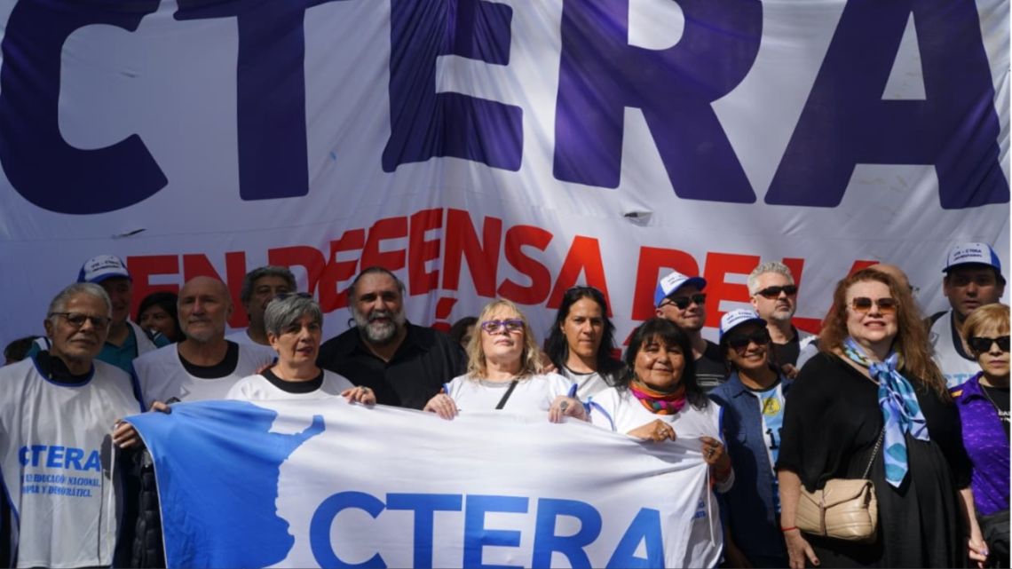 Los gremios docentes de la CGT se suman al paro nacional de CTERA el 2 ...