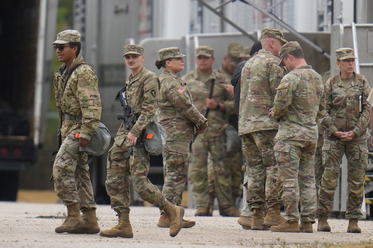 Texas National Guard troops gather at Illinois army training center ...