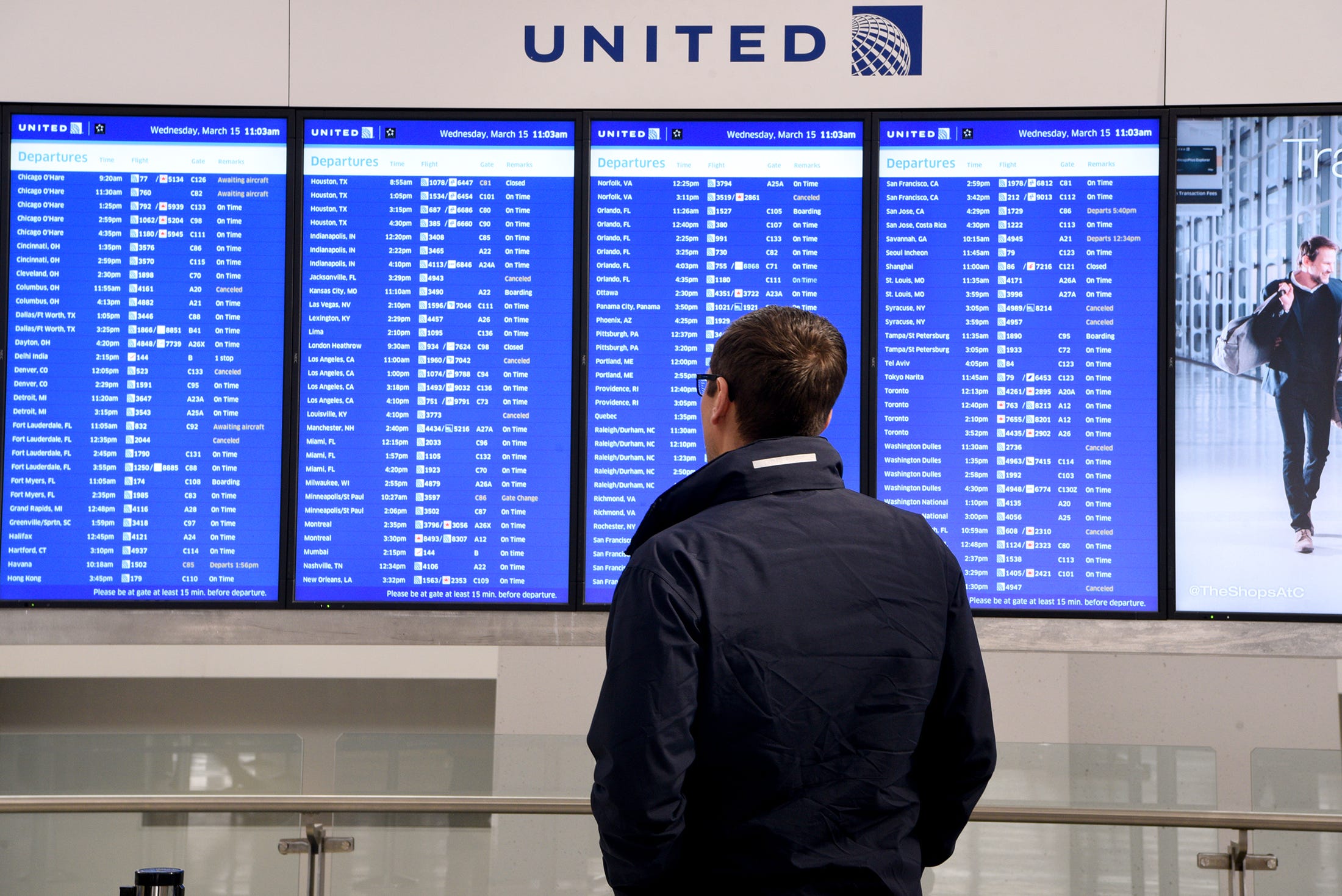 See live updates on flight delays and cancellations at Newark Airport today