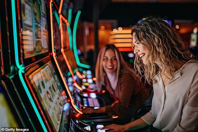 Tourists split over Las Vegas casino dumping dealers in desperate bid