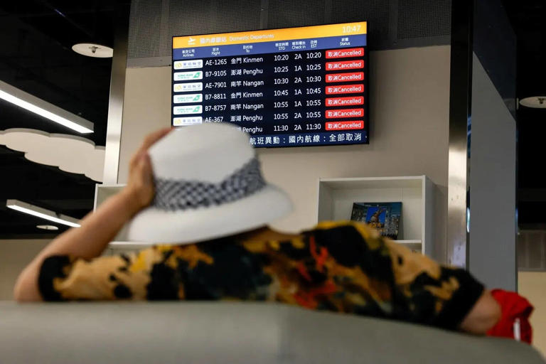 are-you-flying-today-chaos-in-the-skies-as-major-us-airports-hit-by