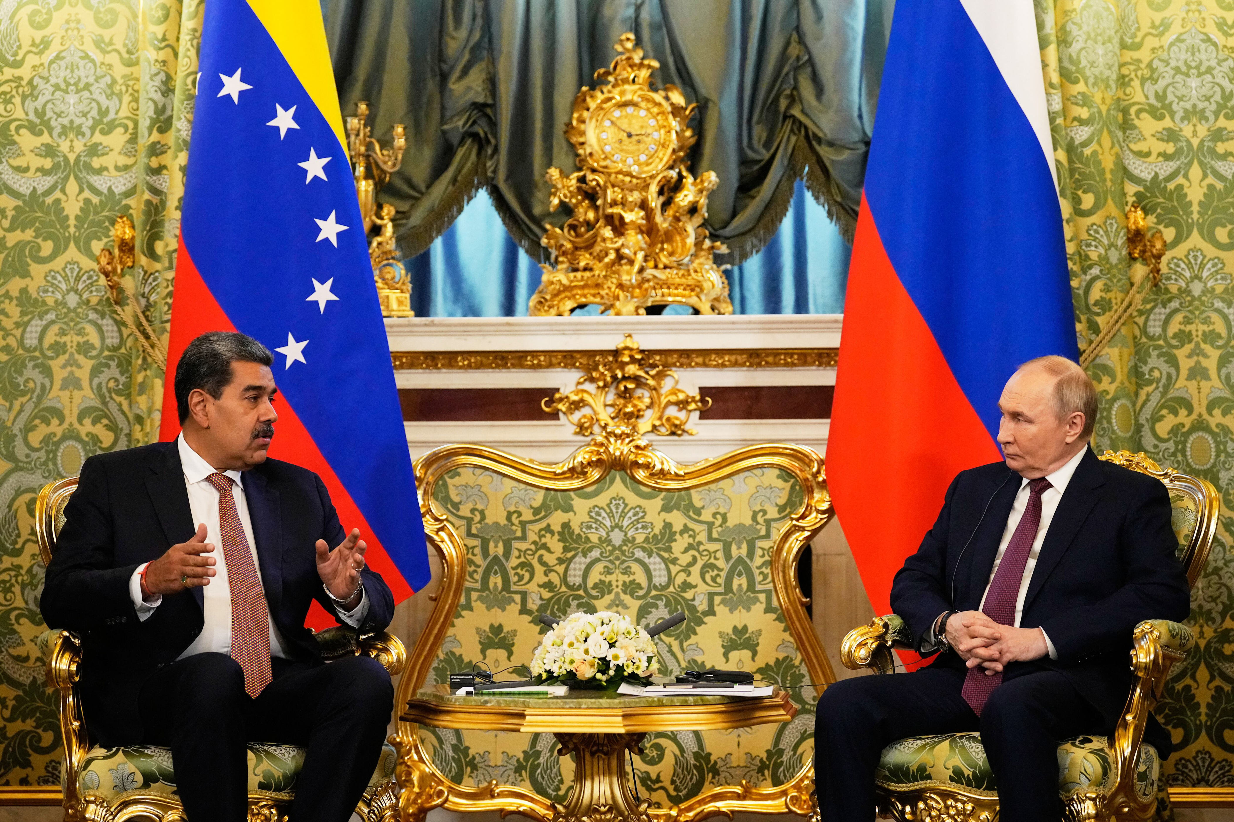 Nicolás Maduro junto a Vladimir Putin en Moscú.