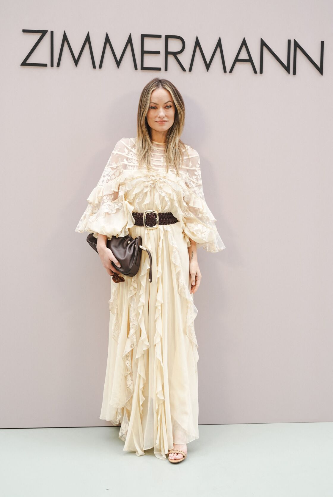 Cette robe longue qui était partout pendant la Fashion Week sera tendance tout l'automne-hiver