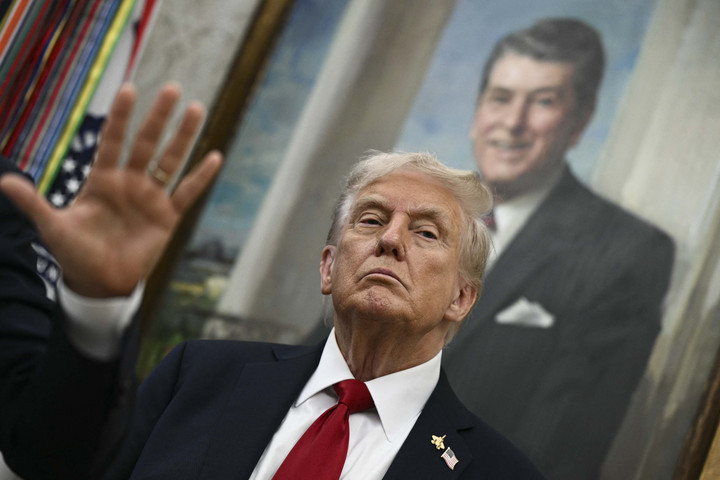 Trump Akan Terapkan Tarif 100 Persen ke China, Perang Dagang Kembali Membara