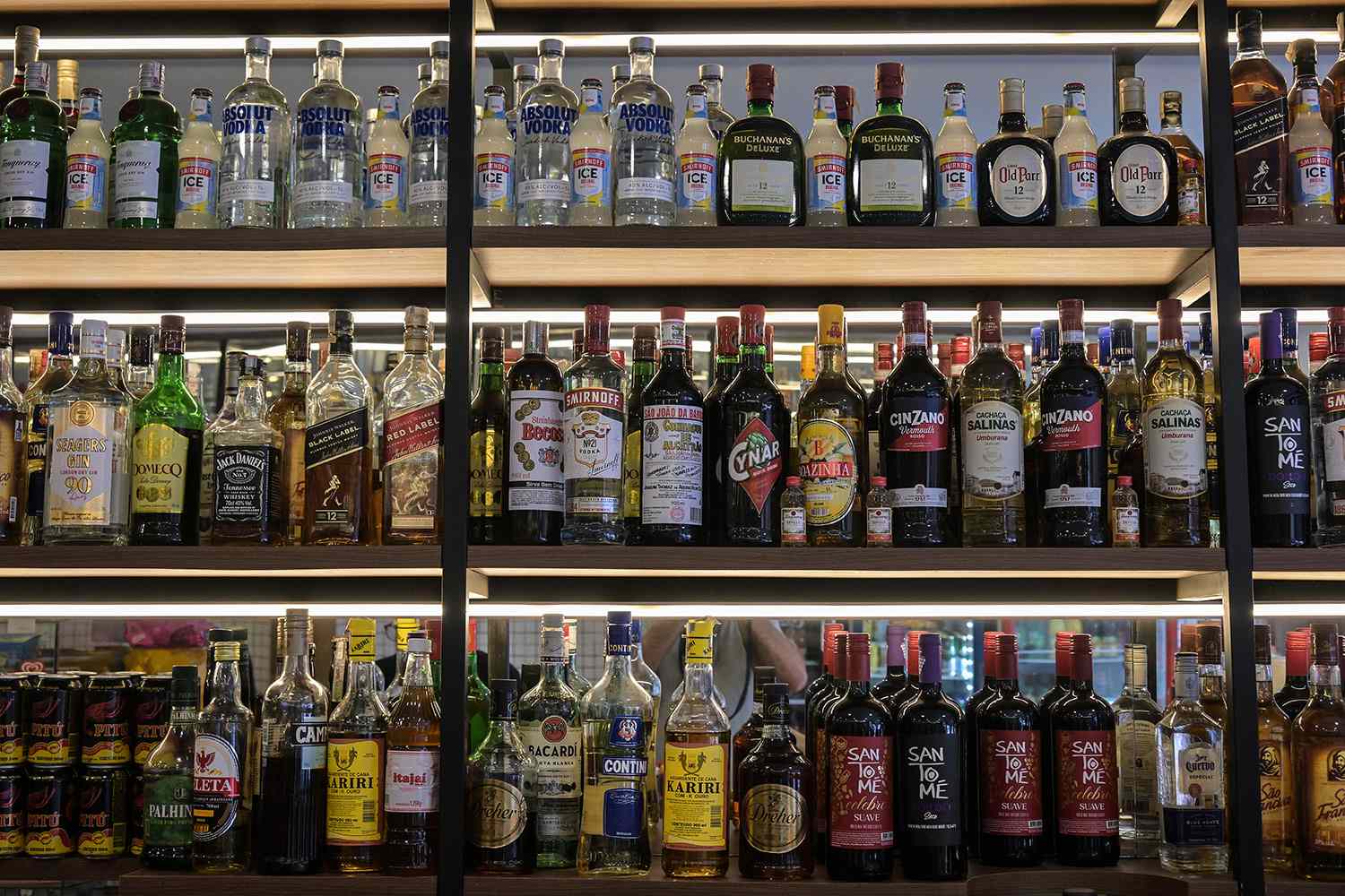 3 Dead, More Than 200 Poisoned from Tainted Alcohol