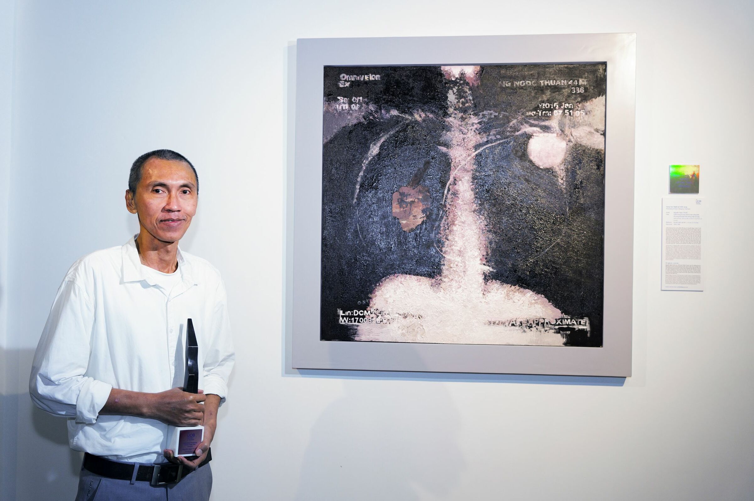 'Temporary Connection' wins 2025 UOB Painting of the Year Award in Vietnam
