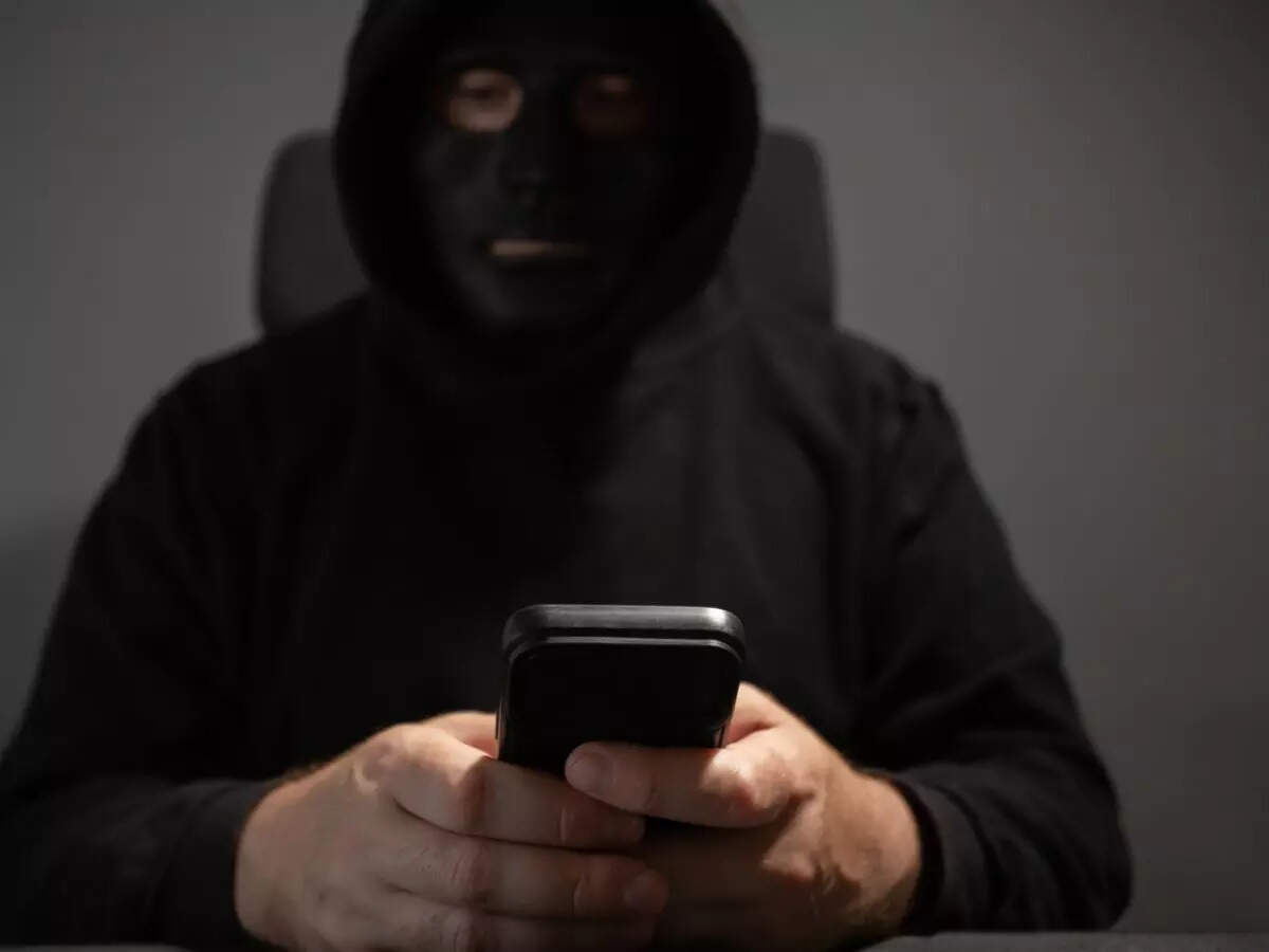 WhatsApp screen mirroring scam: How your phone screen can empty your ...