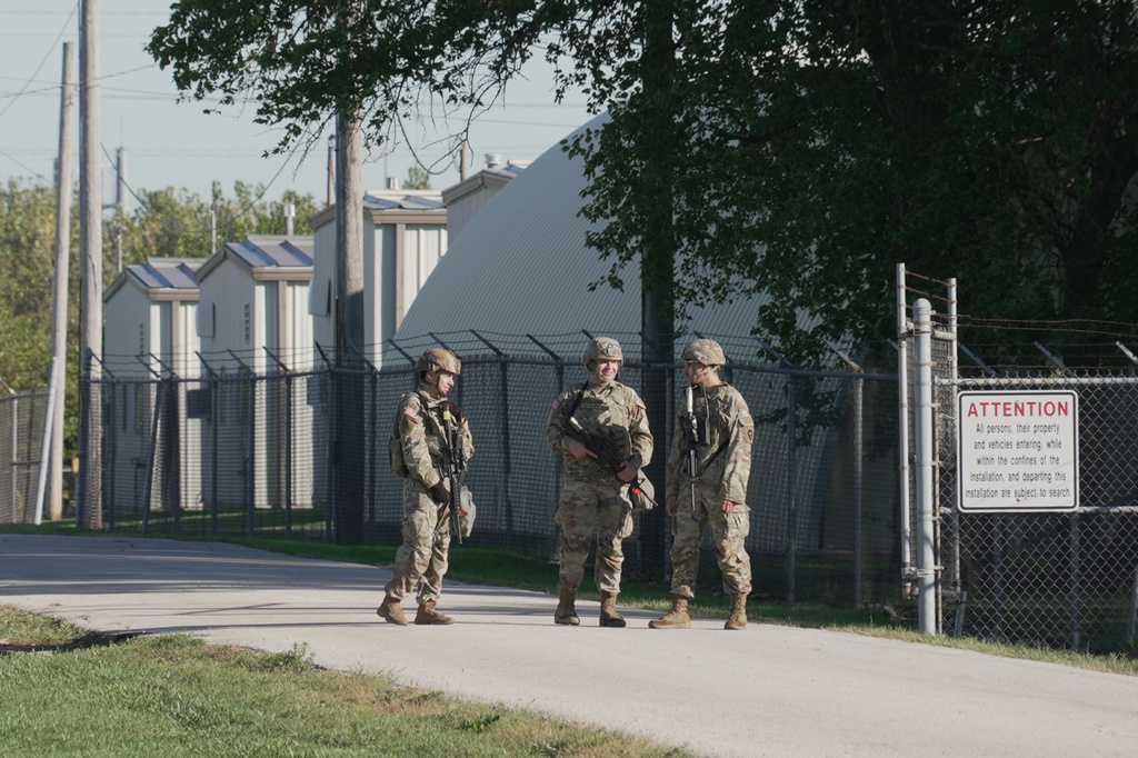 Texas National Guard troops now protecting federal property in Chicago ...