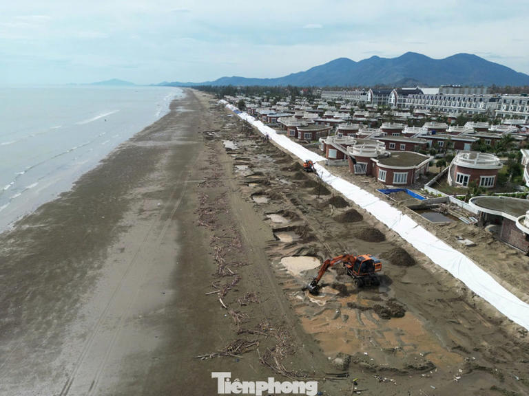 Báo điện tử Tiền Phong Loạt căn villa mặt biển tại Dự án Hoa Tiên Paradise – Xuân Thành hư hỏng nặng sau bão số 10. 1