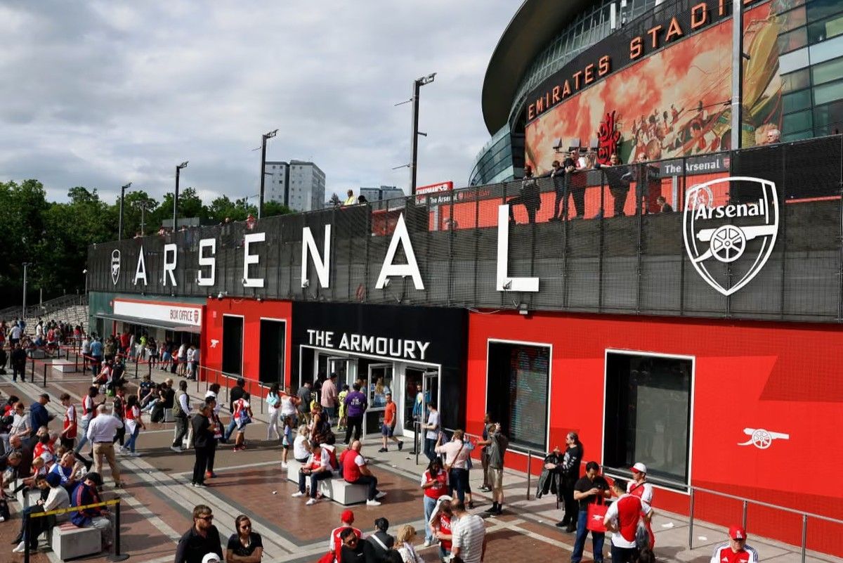 Arsenal Pertimbangkan Nnamdi Collins sebagai Opsi Baru di Lini Pertahanan, Bersaing dengan Raksasa Liga Inggris