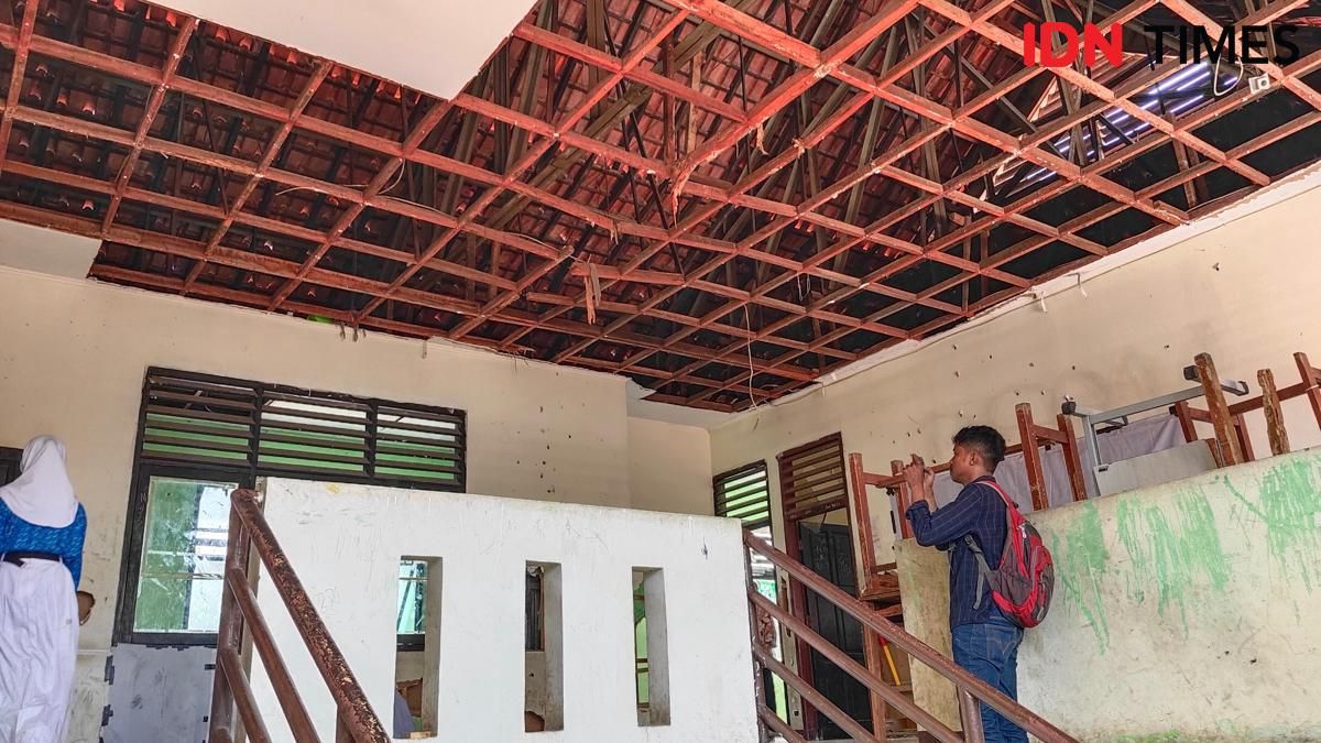 SMP 62 Bekasi Rusak Parah, Plafon Ambruk Berulang 2 AA1O8P6q