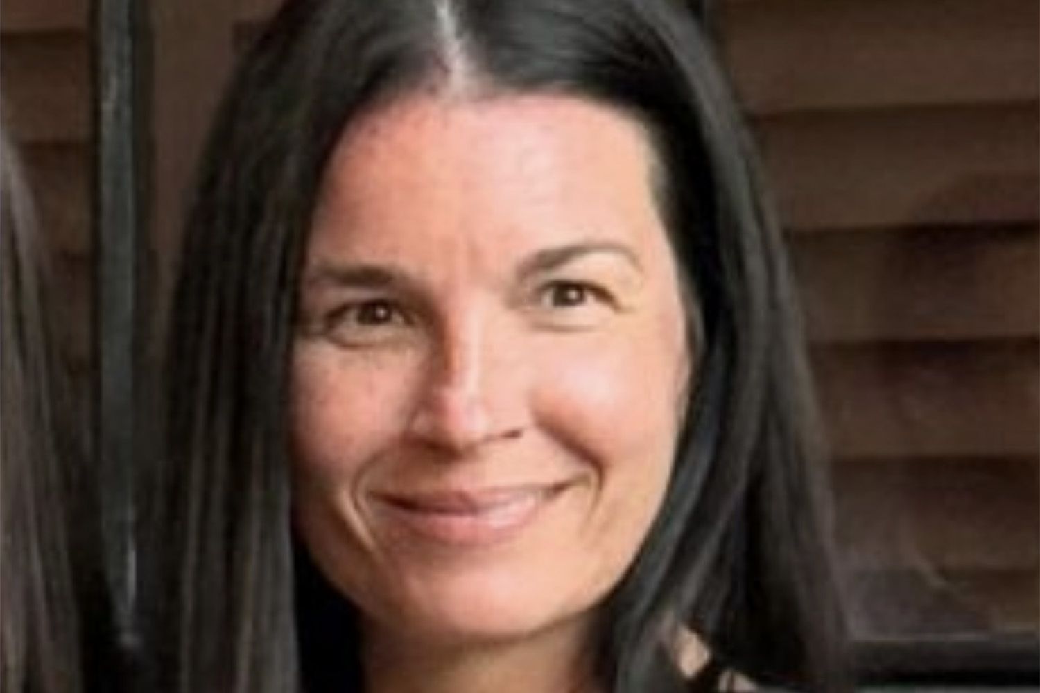 Mom Who Vanished After House Fire Found Alive in Woods 2.5 Miles Away(00)