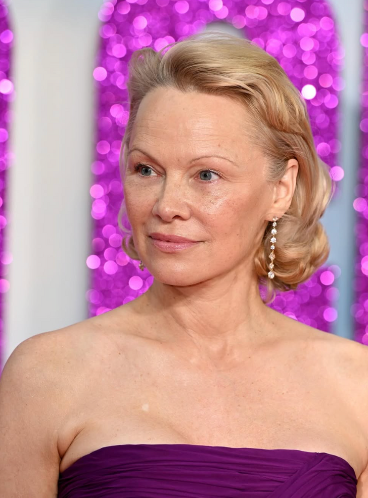 “She’s In a New Era!” Pamela Anderson’s Latest Look Sparks Heated Controversy