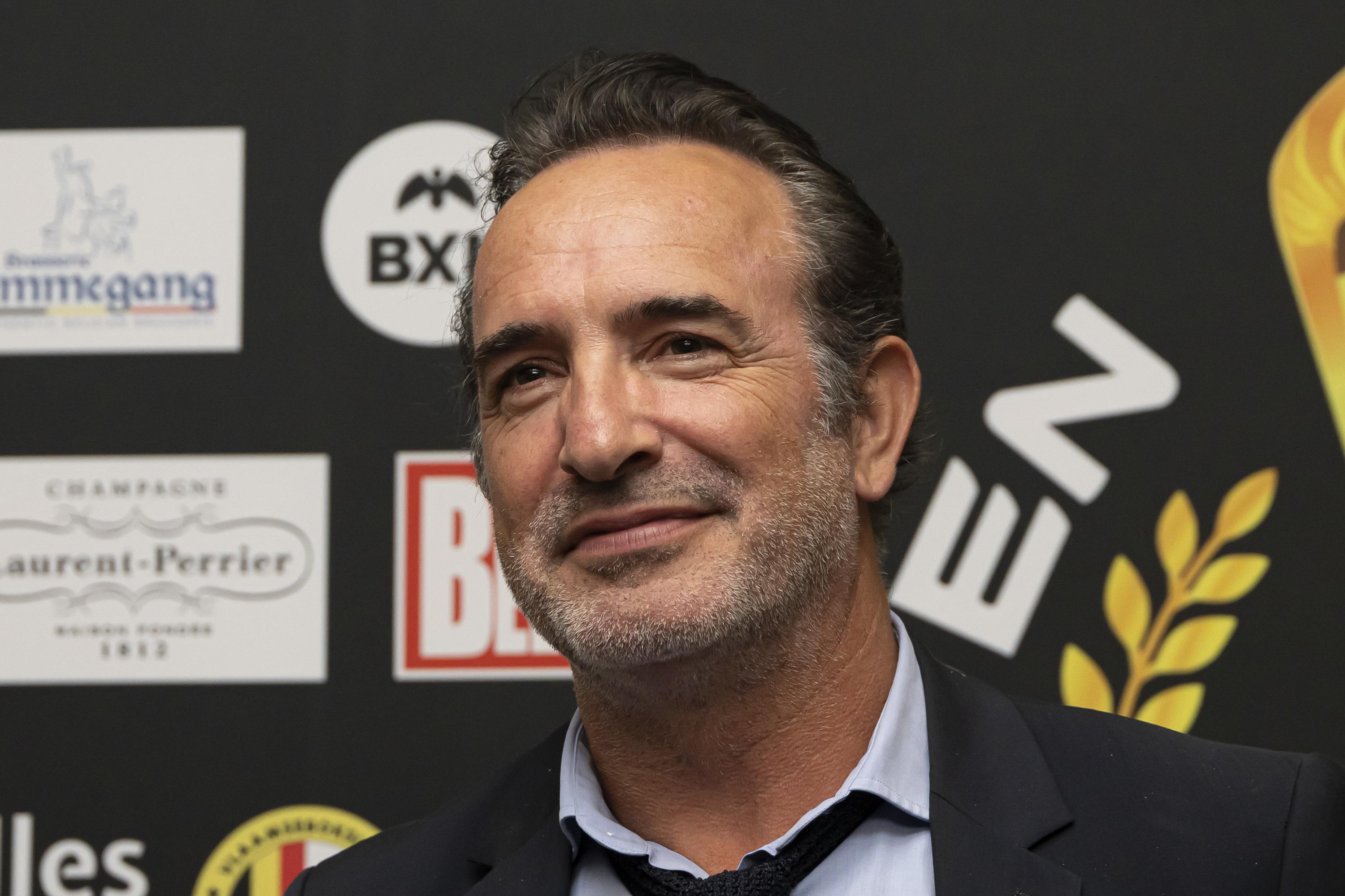 Je me retrouve avec quatre enfants comme mon père» : Jean Dujardin se confie  sur la paternité