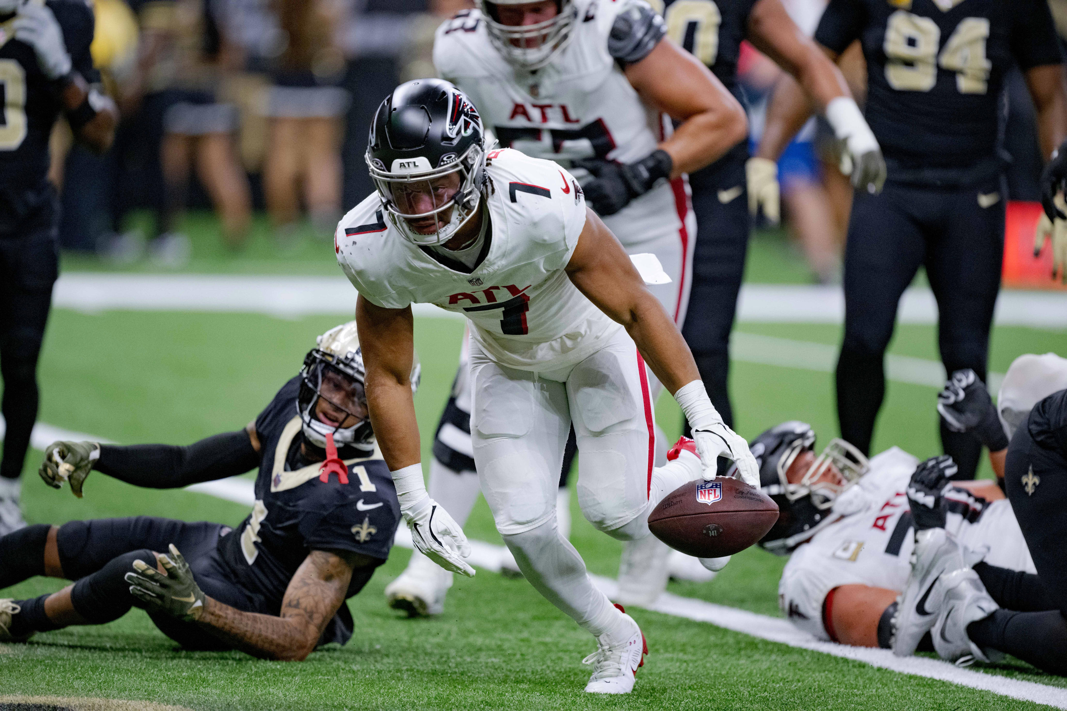 What uniforms are Saints, Falcons wearing in Week 12 rivalry game?