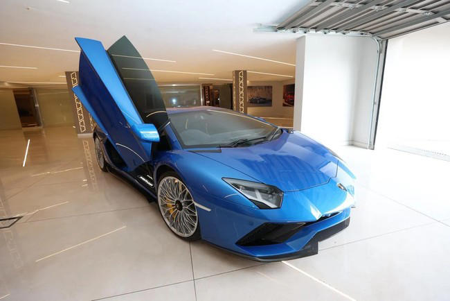 Did you really need three blue Lamborghinis? Social media baffled after ...