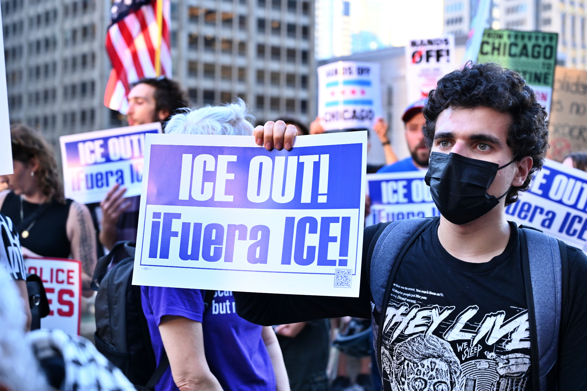 Chicago is fighting back against ICE, and the response is getting out ...