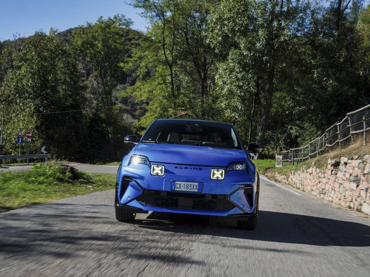 Alpine A290: quando l'esperienza fa la differenza. Prova su strada
