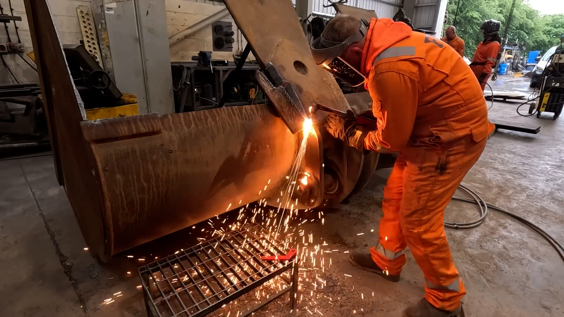 Liebherr 586 Bucket Repair Process