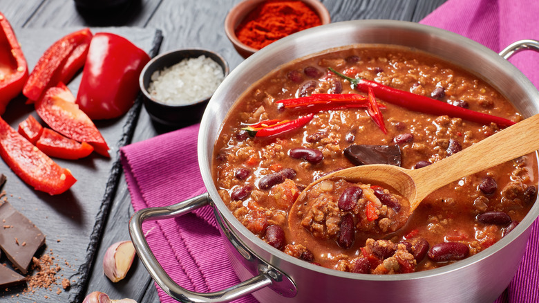 When You Should Add Spices To Chili For The Absolute Best Flavor
