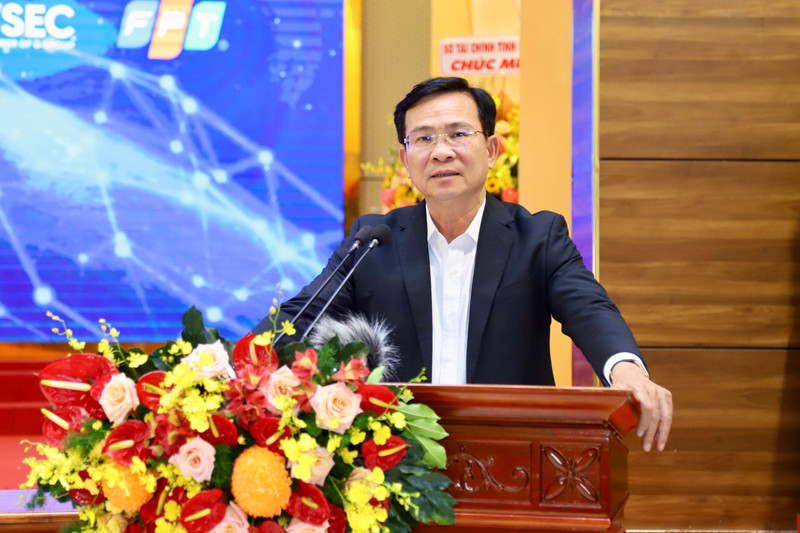 Báo điện tử Tiền Phong Ông Hồ Văn Mười - Chủ tịch UBND tỉnh Lâm Đồng, phát biểu chỉ đạo. 1