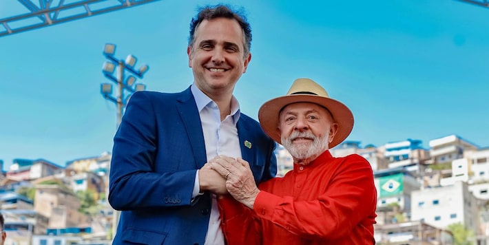 Presidente da República, Luiz Inácio Lula da Silva, e o Senador Rodrigo Pacheco durante cerimônia de anúncio do Programa “Gás do Povo”. Foto: Ricardo Stuckert / Presidência da República