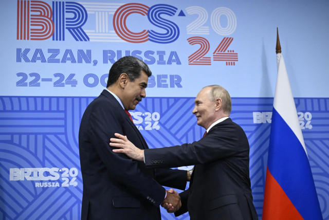 Nicolás Maduro (izq.) y Vladimir Putin. AFP