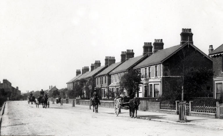 37 captivating retro photos of Whitegate Drive and Devonshire Road in ...