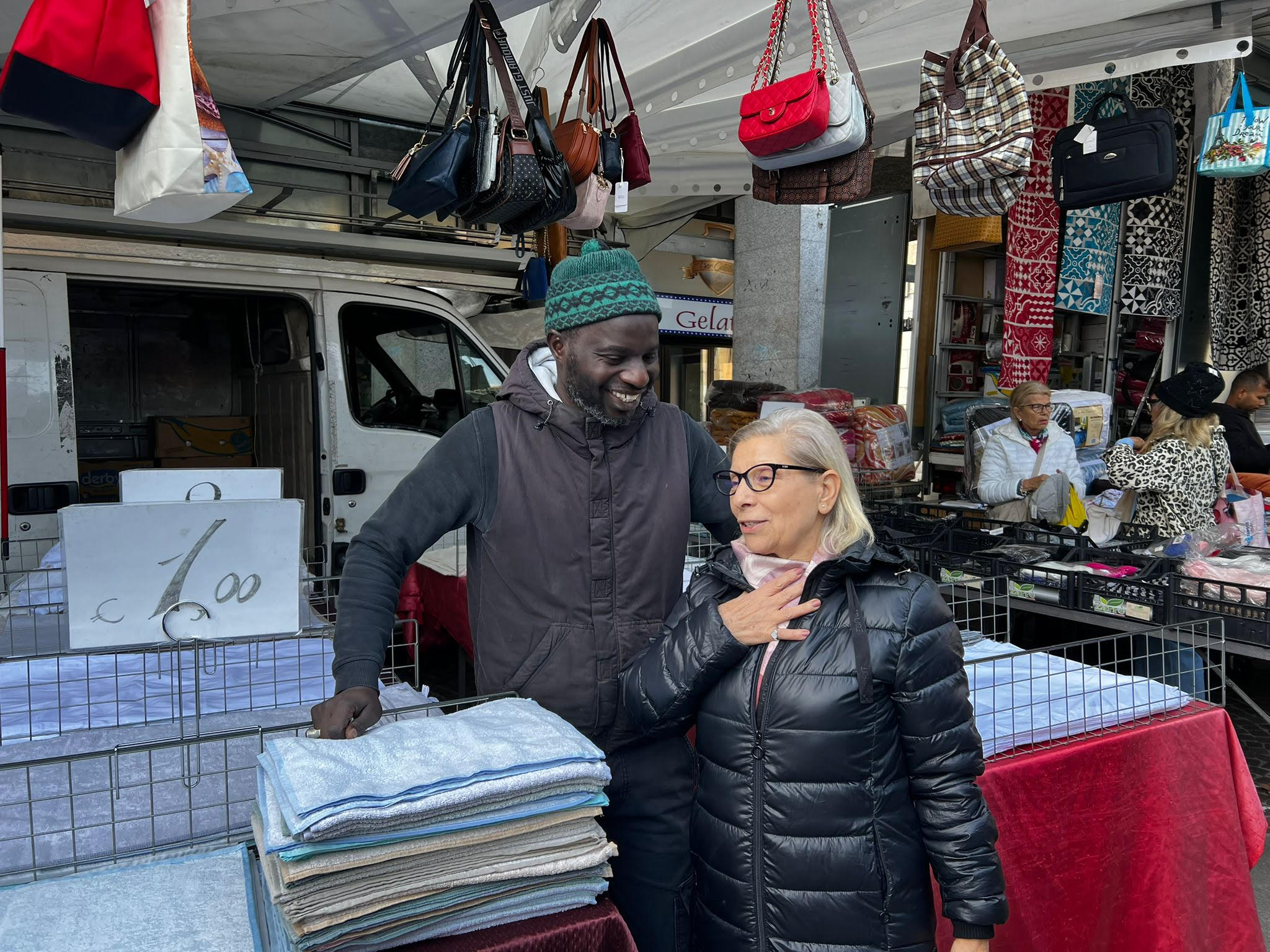 Monza: sventa lo scippo al mercato e rischia di passare per colpevole ...