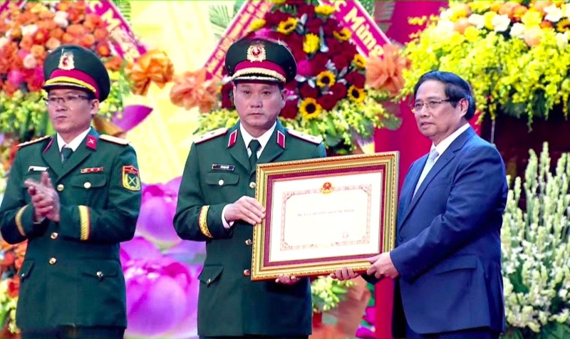 Quân khu 5 đón nhận Huân chương Hồ Chí Minh, mãi xứng đáng với truyền thống anh hùng