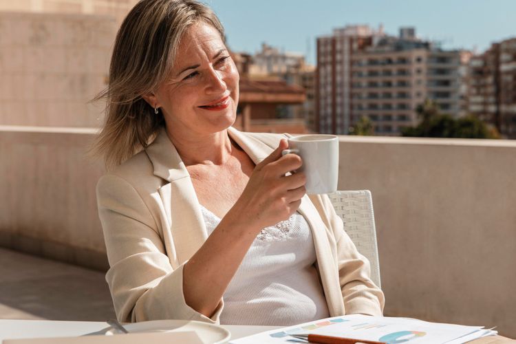 Ingin Ketenangan di Usia 60-an? 12 Kebahagiaan Sederhana Ini