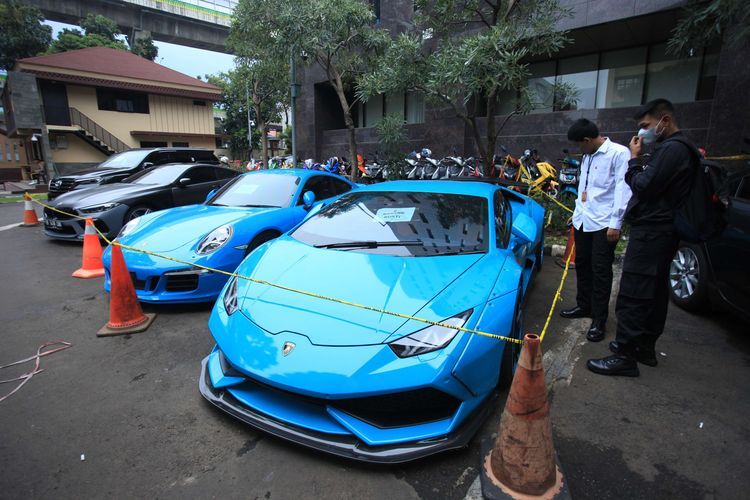 Negara Dimiskinkan, Lamborghini, Porsche dan BMW 840i Mantan Sultan Bandung Dilelang