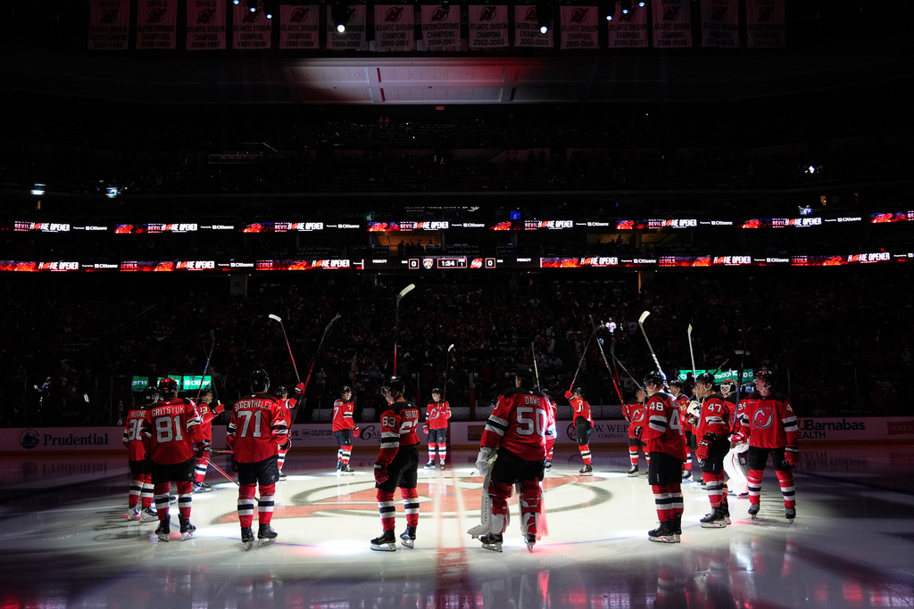 Meier, Hischier score in 3rd period, Allen stops 21 shots to lift ...