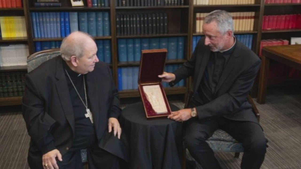 Vatican Unveiled exhibit to bring rare papal artifacts to Mall of ...