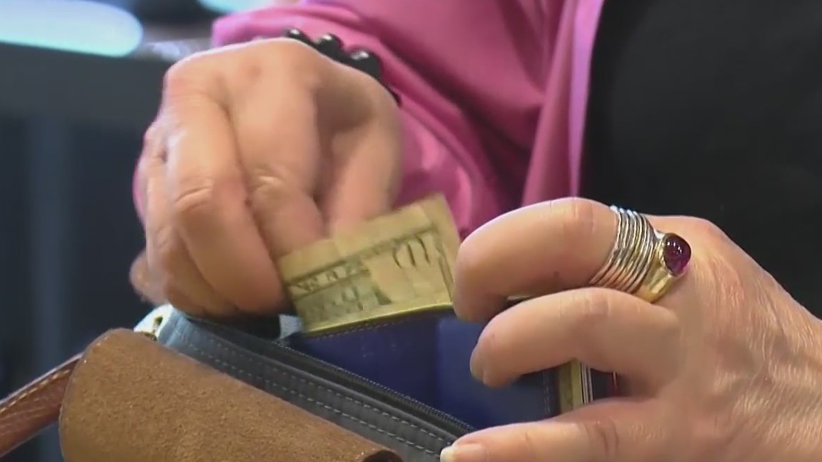 Big bank profits soar as 69% of middle-income Americans fall behind on ...