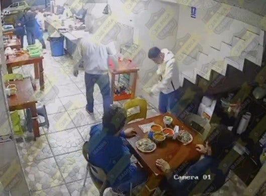 Asalto en taquería de Tultepec.