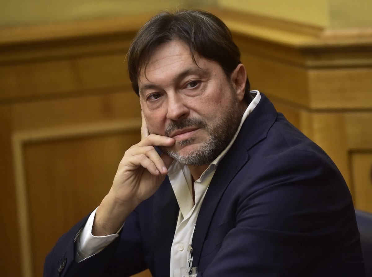 Una bomba ha distrutto le auto di Sigfrido Ranucci