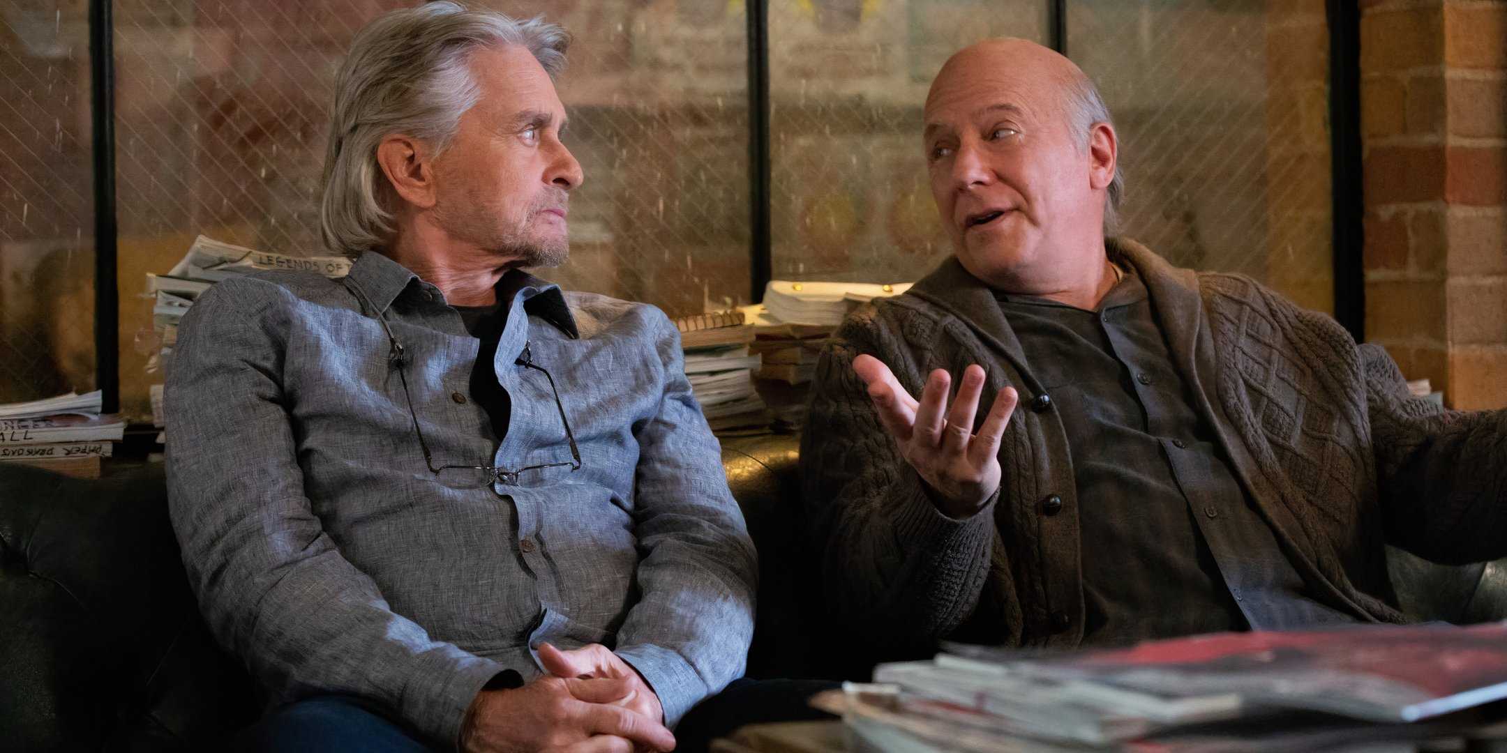 Sandy and Norman talking on the couch in The Kominsky Method
