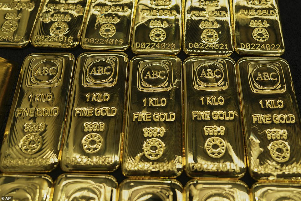 Gold hits new record high as charts path toward $5,000
