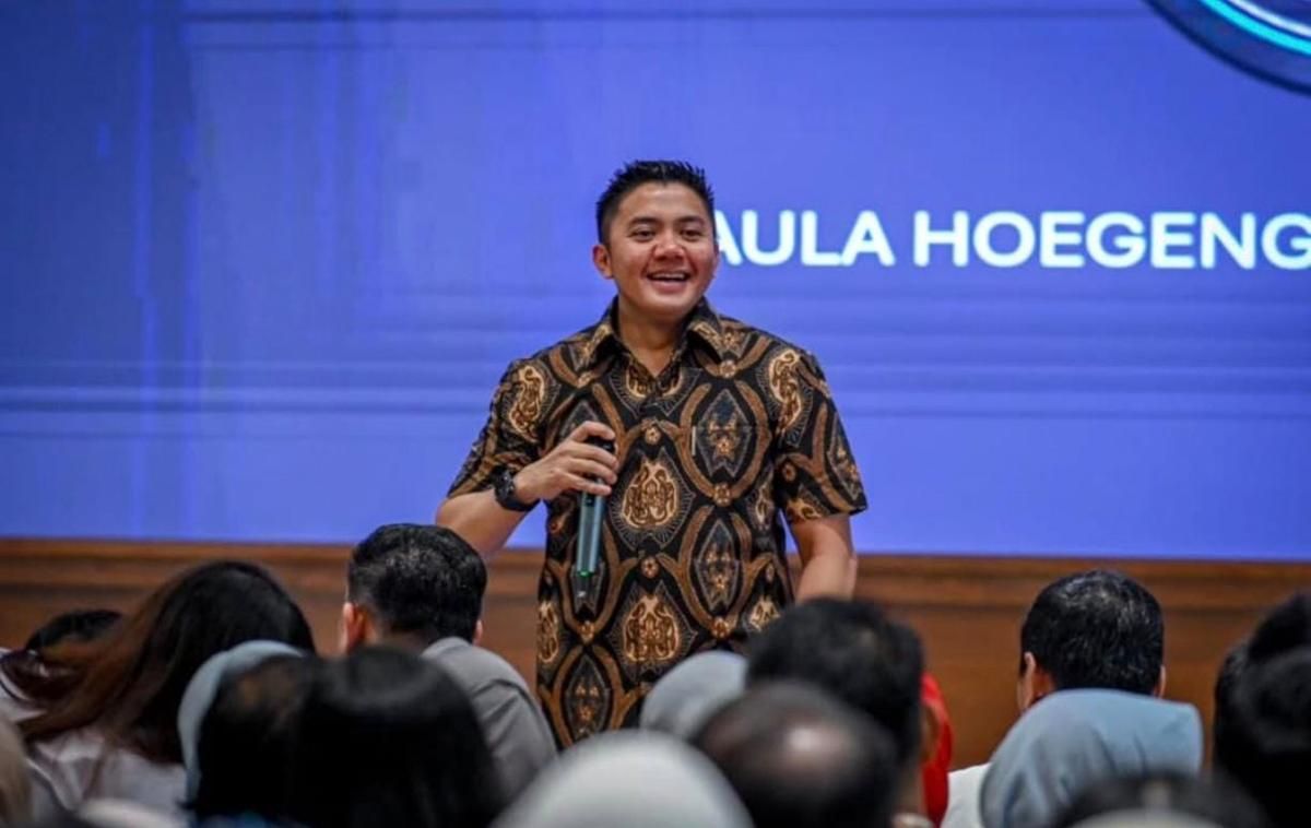 Seusai melakukan kunjungan kerja ke Timur Tengah, Sekretaris Kabinet (Seskab) Teddy Indra Wijaya, mendampingi Presiden Prabowo Subianto, kembali menggelar pertemuan bersama pegawai Sekretariat Kabinet (Instagram.com/@sekretariat.kabinet)
