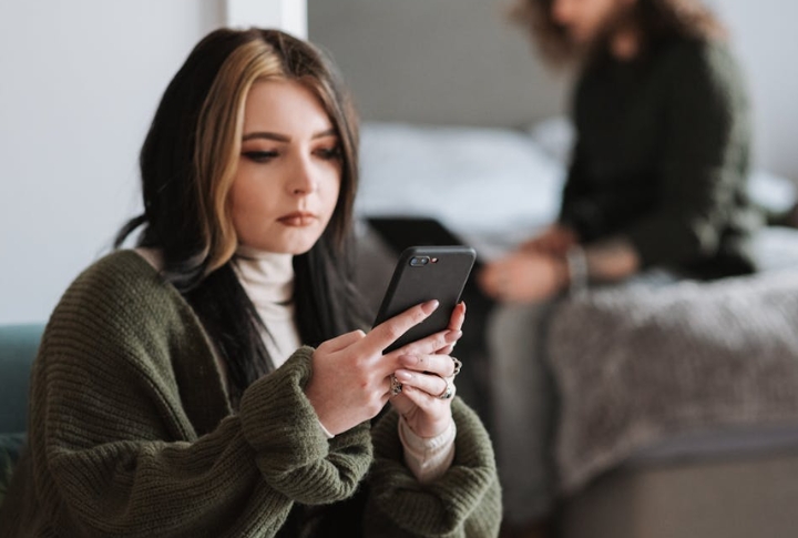 10 Things Wives Start Doing When They're Unhappy At Home