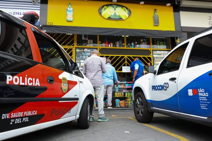 Todas as bebidas adulteradas em SP podem ter saído de fábrica de família no ABC, diz delegado-geral