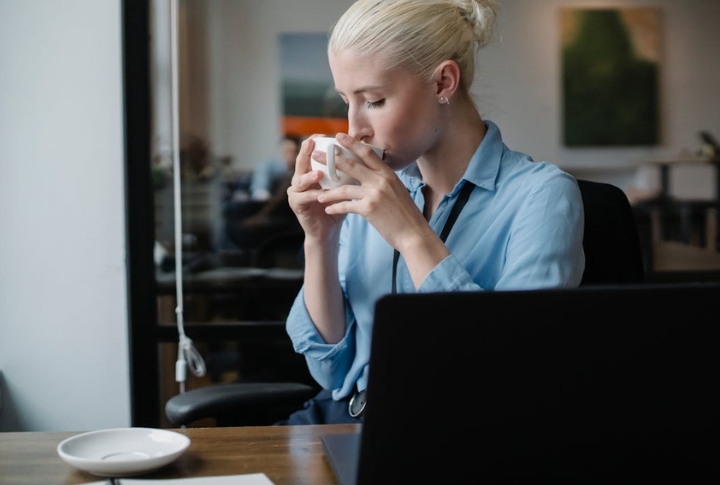10 Things Wives Start Doing When They're Unhappy At Home