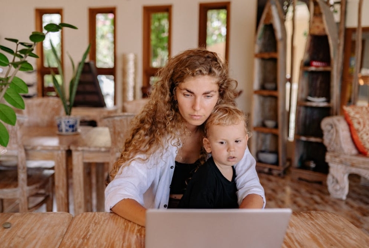 10 Things Wives Start Doing When They're Unhappy At Home