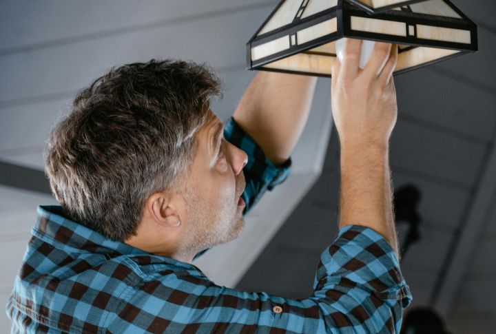 10 Simple Ways Retirees Spend Less In Their Day-To-Day Lives