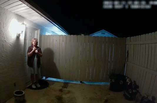 Susan Lorincz en imágenes de la cámara corporal policial utilizadas en ‘La vecina perfecta’ (Netflix)