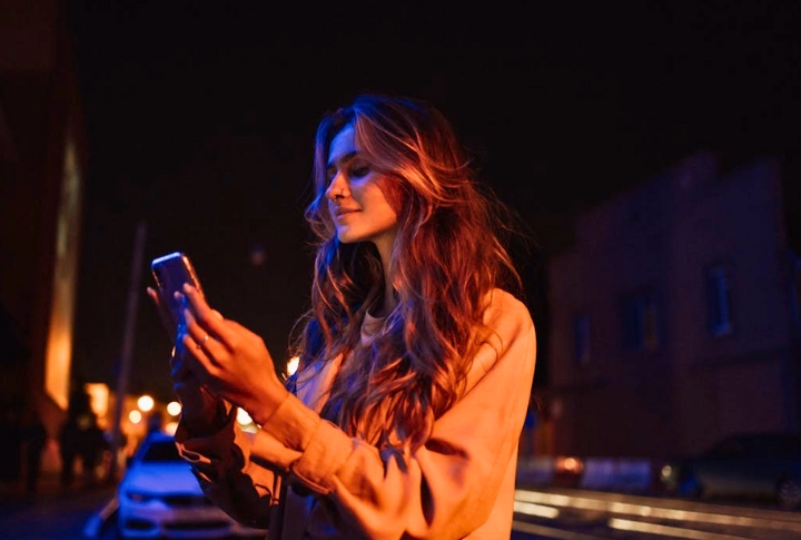 10 Things Wives Start Doing When They're Unhappy At Home